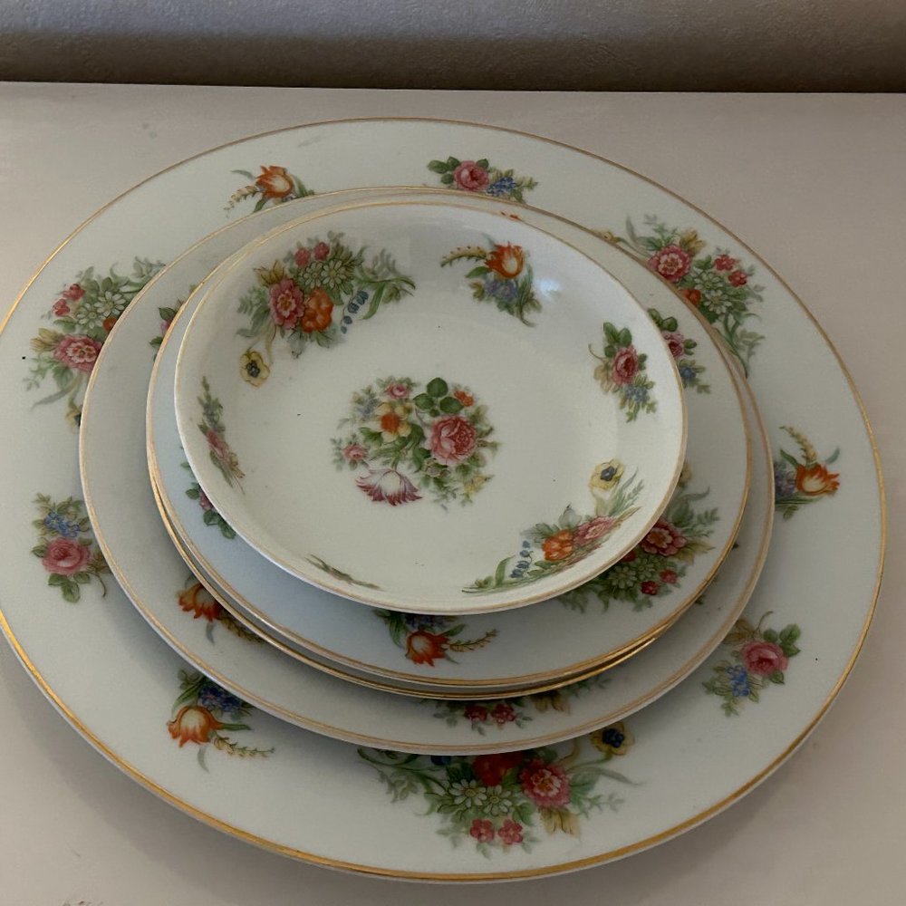 Vintage 5 Pc Set of OCCUPIED JAPAN White w Gold & Multicolor Flowers AICHI China